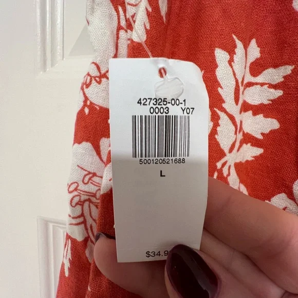 Chic Red Skirt with White Leaf Design - Picture 5 of 5